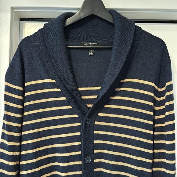 Thin, big neck cardigan. Great for spring and fall - Picture 2 of 2